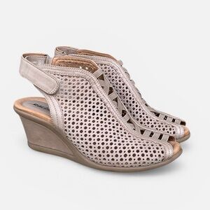 Earth "Calla" Perforated Leather Peep-Toe Sling-Back Wedge Sandal in Taupe Sz 7